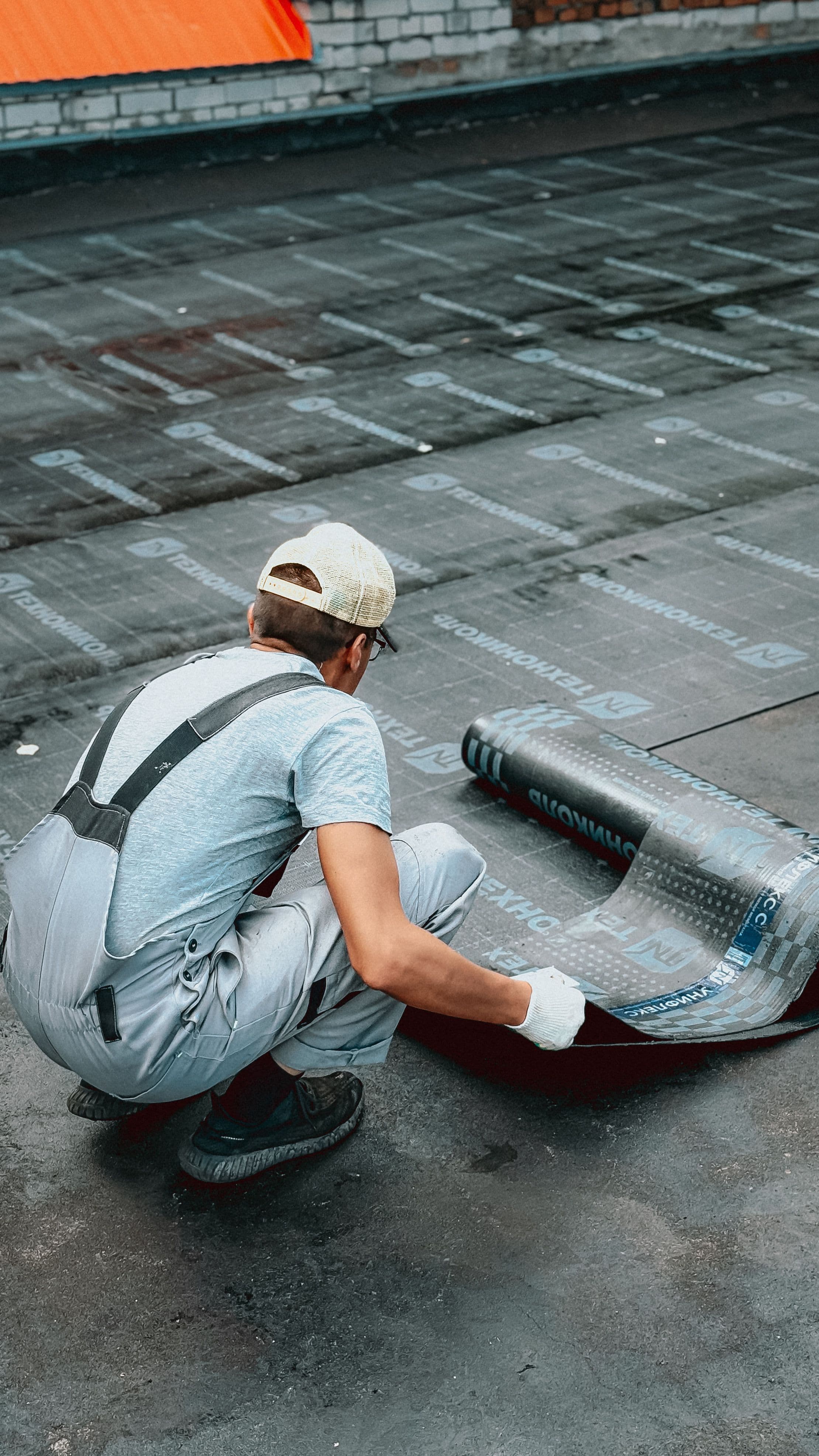 Roofer quickly addressing a repair on a shingle roof